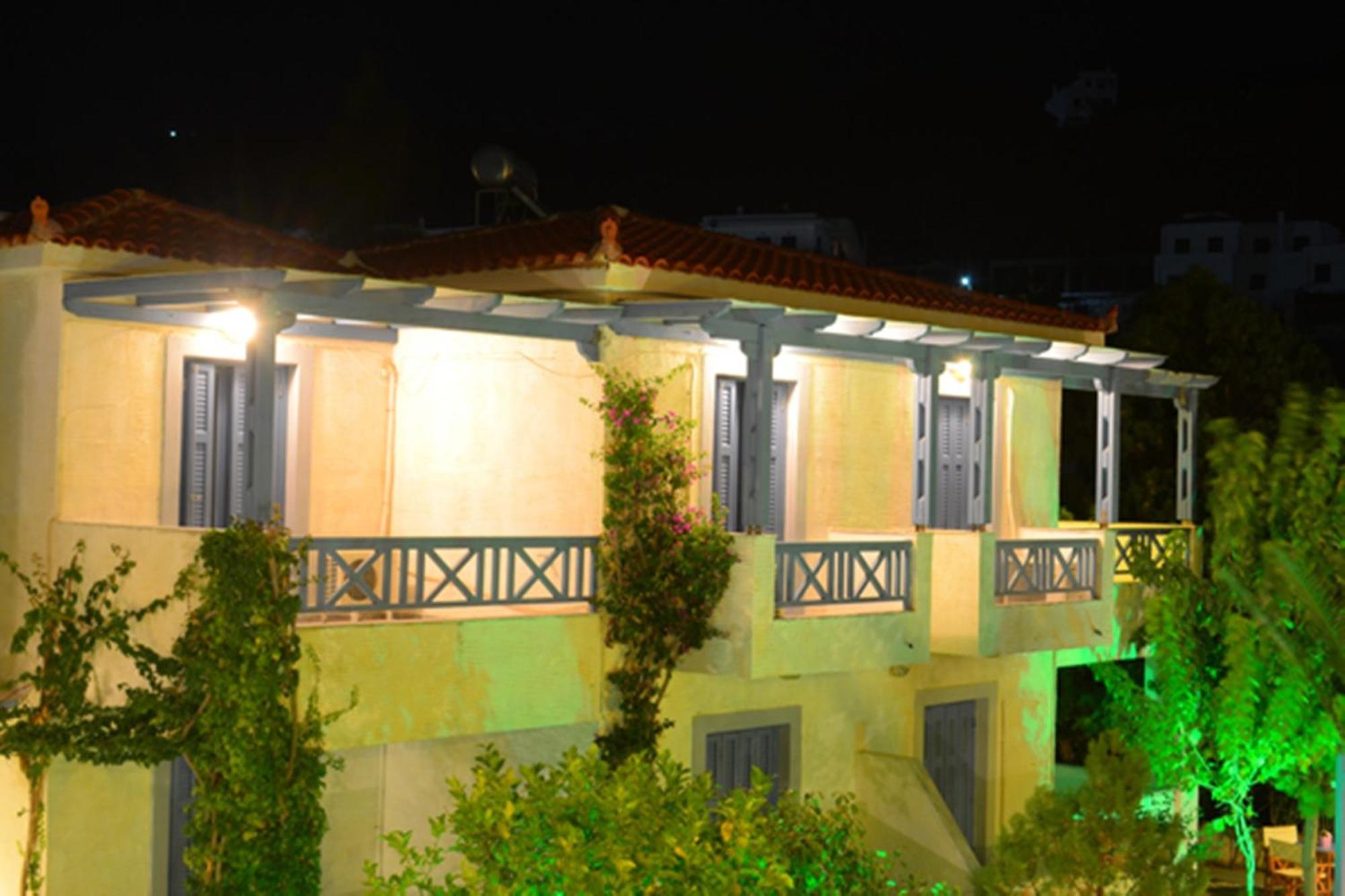 Maistrali Studios Batsi  Exterior foto